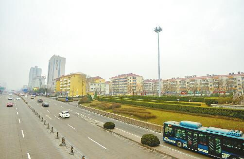 规范户外广告牌匾标识国内外先进城市举措可资借鉴 消除“视觉污染”别人家这样做的